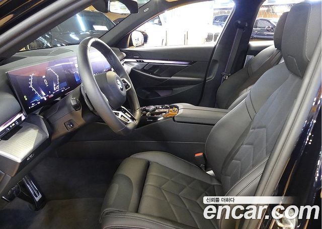 BMW 5-Series 2025 — photo 10