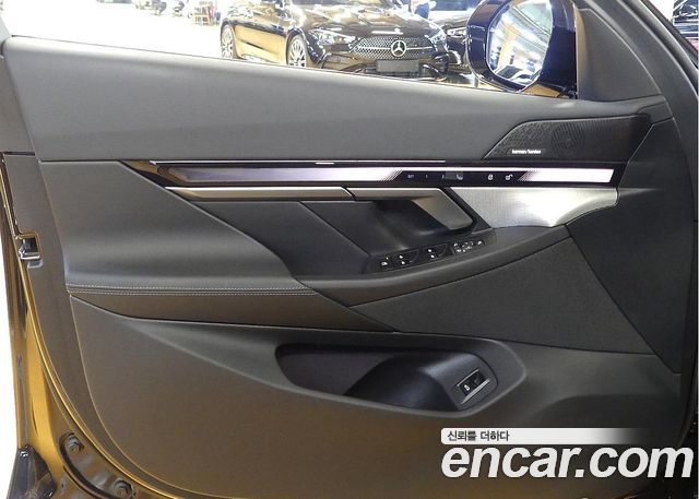 BMW 5-Series 2025 — photo 11