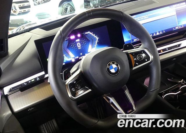 BMW 5-Series 2025 — photo 12