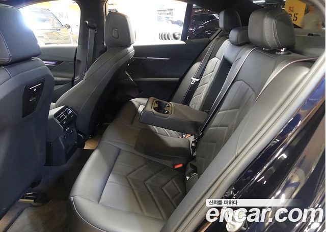 BMW 5-Series 2025 — photo 17