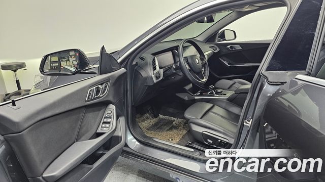 BMW 2-Series 2020 — photo 13