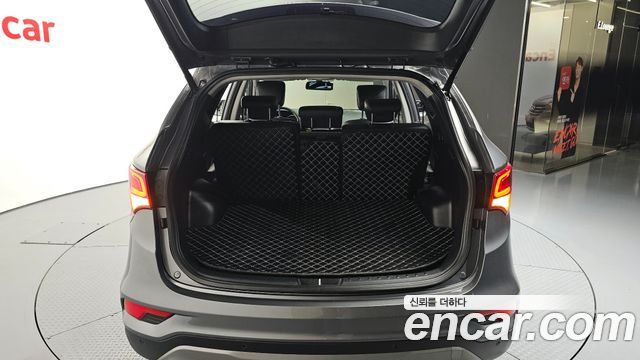 Hyundai Santafe 2017 — photo 28
