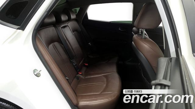 Kia K5 2016 — photo 12