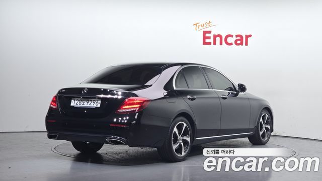 Mercedes-Benz E-Class 2020 — photo 2