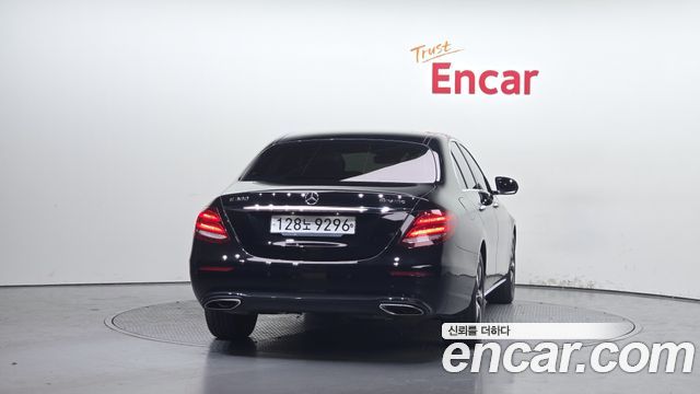 Mercedes-Benz E-Class 2020 — photo 4