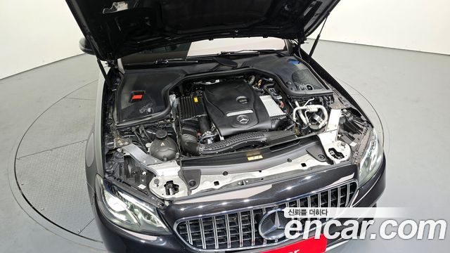 Mercedes-Benz E-Class 2020 — photo 6