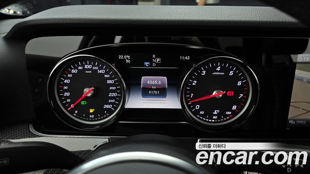 Mercedes-Benz E-Class 2020 — photo 8