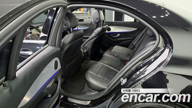 Mercedes-Benz E-Class 2020 — photo 11