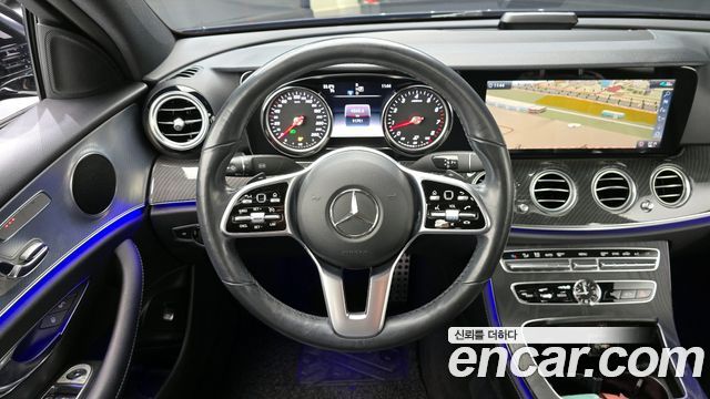Mercedes-Benz E-Class 2020 — photo 13