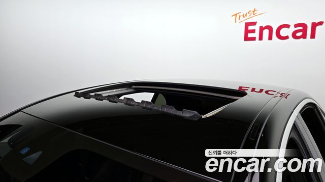 Mercedes-Benz E-Class 2020 — photo 18