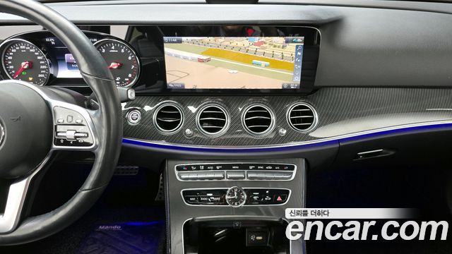 Mercedes-Benz E-Class 2020 — photo 19
