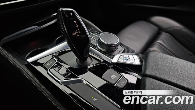 BMW 5-Series 2018 — photo 12