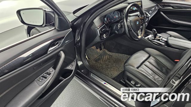 BMW 5-Series 2018 — photo 13