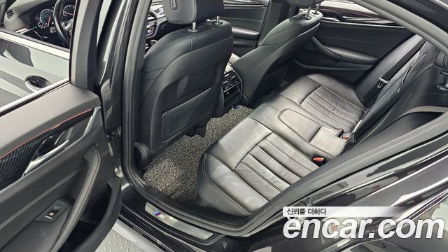 BMW 5-Series 2018 — photo 18