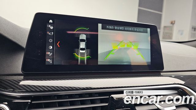 BMW 5-Series 2018 — photo 20