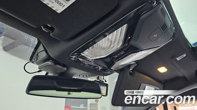BMW 5-Series 2018 — photo 25