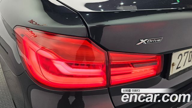 BMW 5-Series 2018 — photo 9