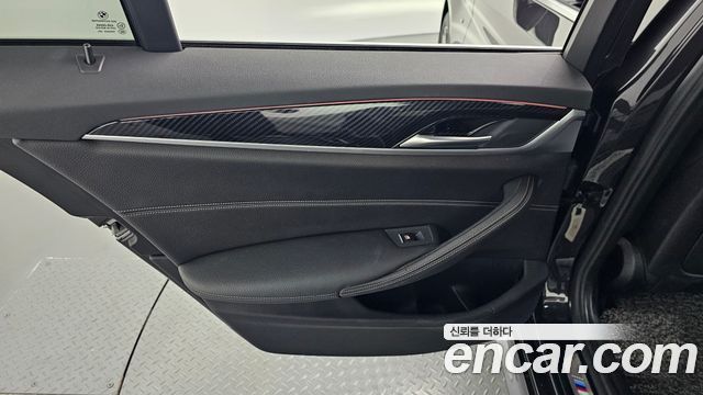 BMW 5-Series 2018 — photo 15