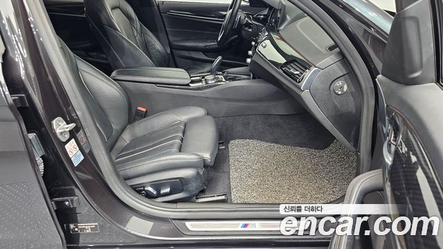 BMW 5-Series 2018 — photo 16