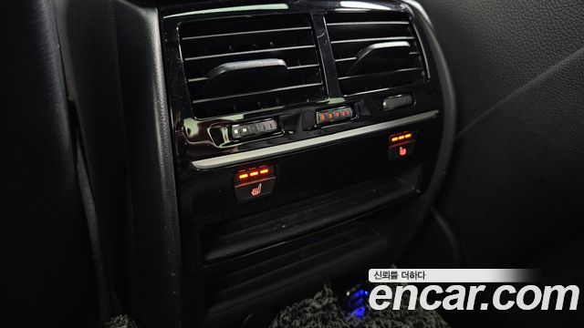 BMW 5-Series 2018 — photo 31