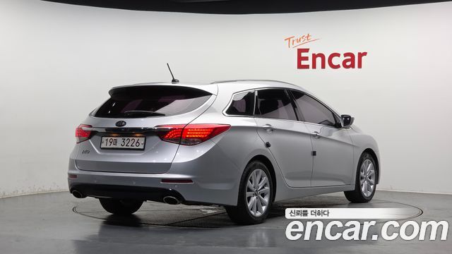 Hyundai i40 2012 — photo 2