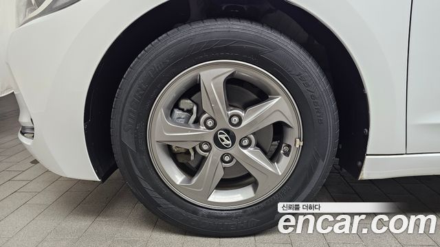 Hyundai AVANTE 2017 — photo 5