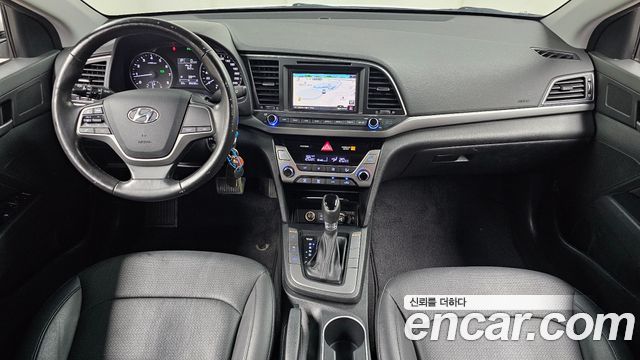 Hyundai AVANTE 2017 — photo 10
