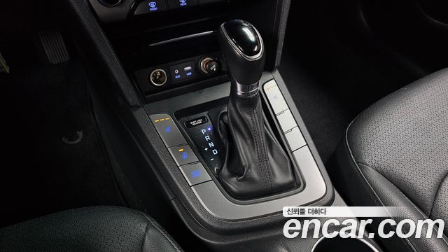 Hyundai AVANTE 2017 — photo 12