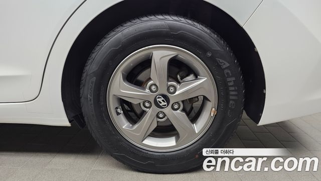 Hyundai AVANTE 2017 — photo 7