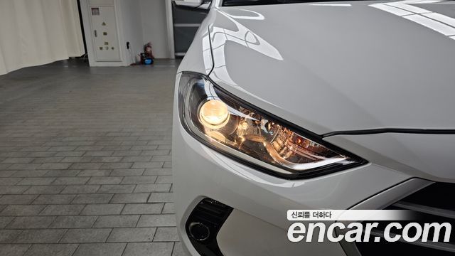 Hyundai AVANTE 2017 — photo 8