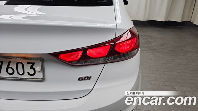 Hyundai AVANTE 2017 — photo 9