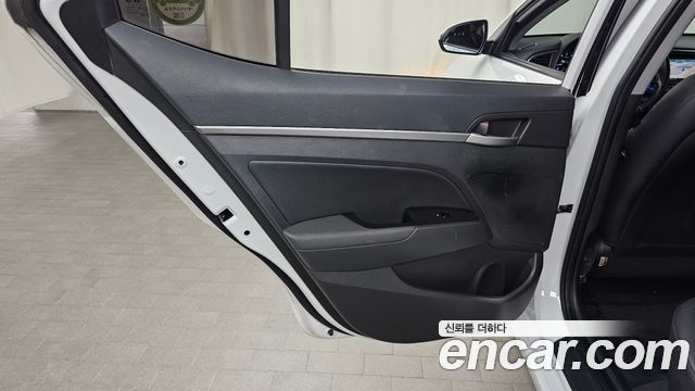 Hyundai AVANTE 2017 — photo 15