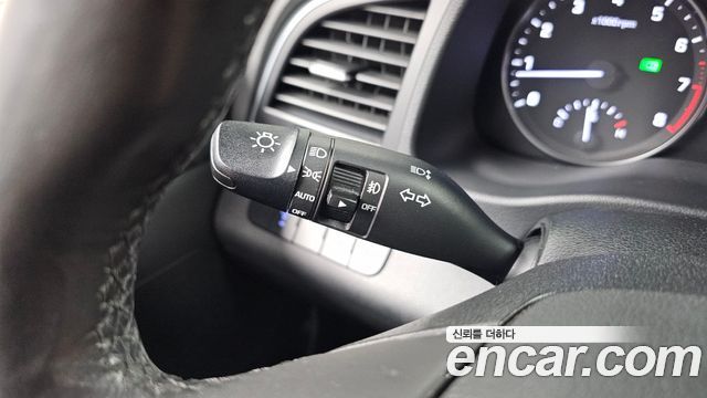 Hyundai AVANTE 2017 — photo 28