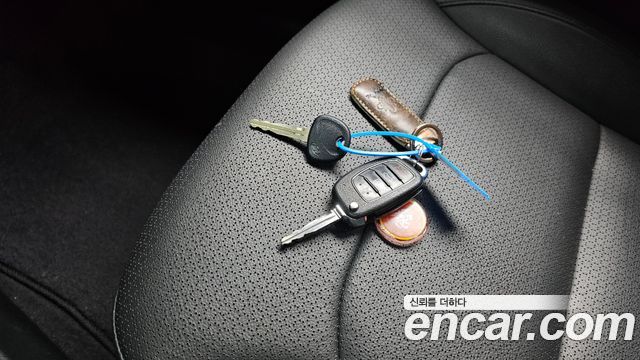 Hyundai AVANTE 2017 — photo 30
