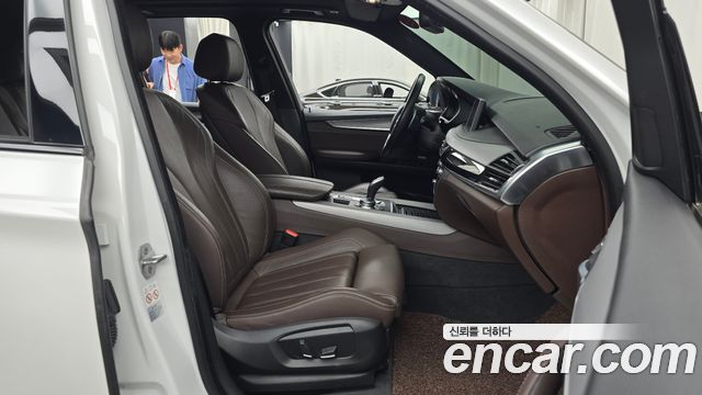 BMW X5 2018 — photo 16
