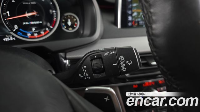 BMW X5 2018 — photo 28