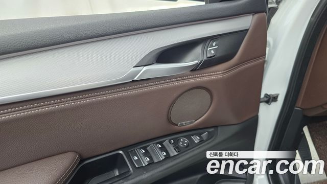 BMW X5 2018 — photo 29