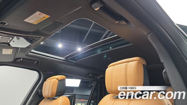 Land Rover Range Rover 2019 — photo 17