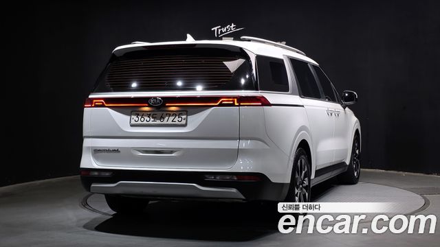 Kia Canival 2021 — photo 2