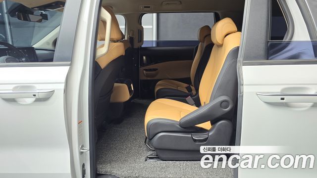 Kia Canival 2021 — photo 18