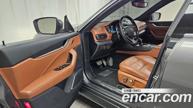 Maserati Levante 2018 — photo 10