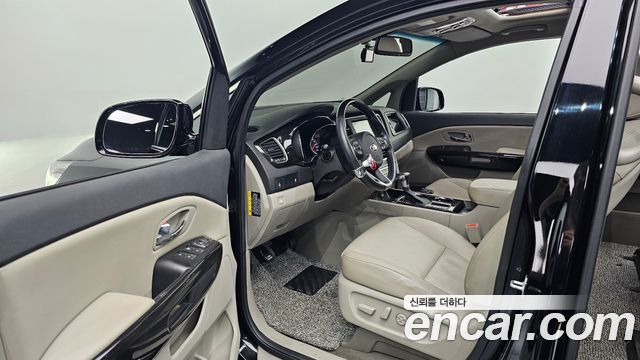 Kia Canival 2019 — photo 13