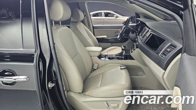 Kia Canival 2019 — photo 16