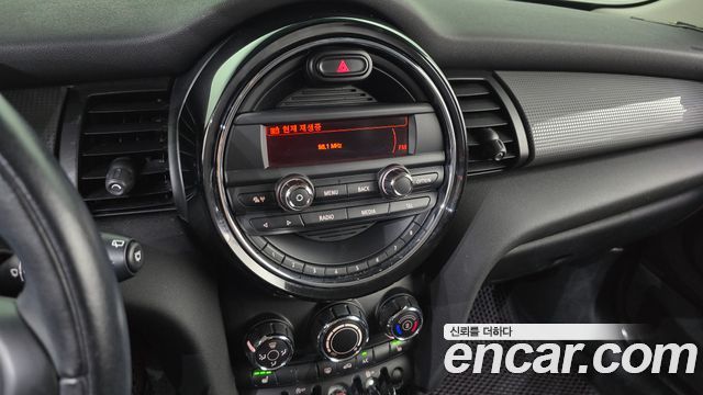 Mini Cooper 2015 — photo 17