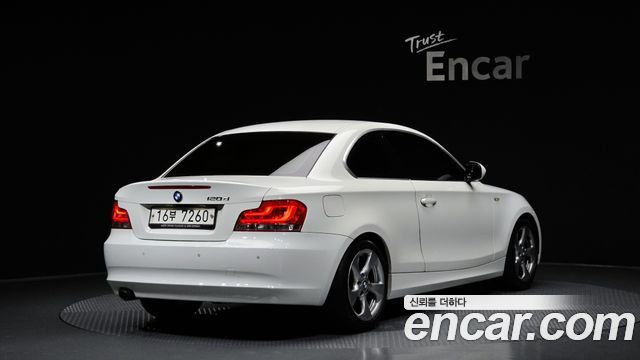 BMW 1-Series 2011 — photo 2