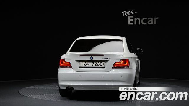 BMW 1-Series 2011 — photo 4