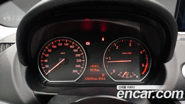 BMW 1-Series 2011 — photo 11