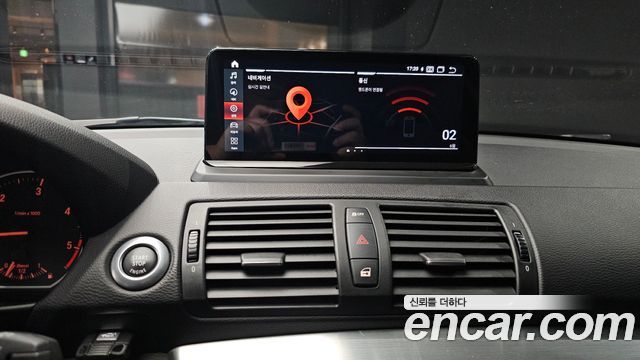 BMW 1-Series 2011 — photo 22