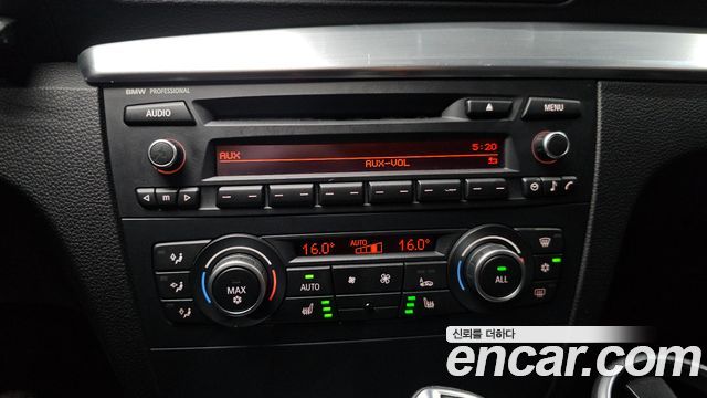 BMW 1-Series 2011 — photo 23