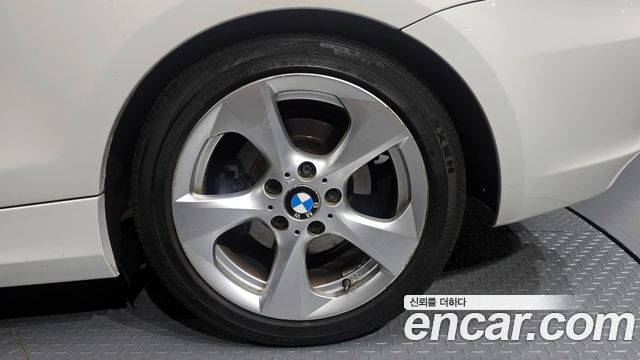 BMW 1-Series 2011 — photo 7